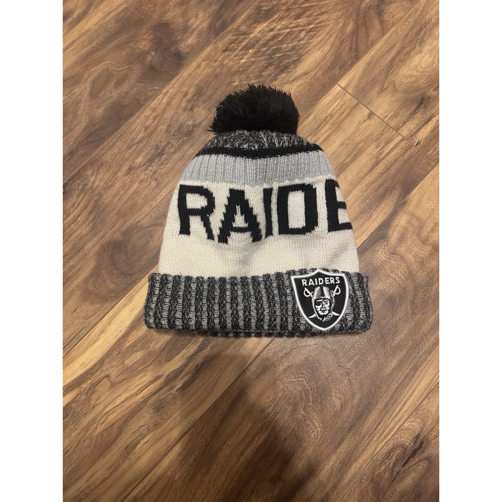Las Vegas Raiders New Era Beanie Knit Pom Winter NFL Hat Black/Silver - Picture 2 of 4